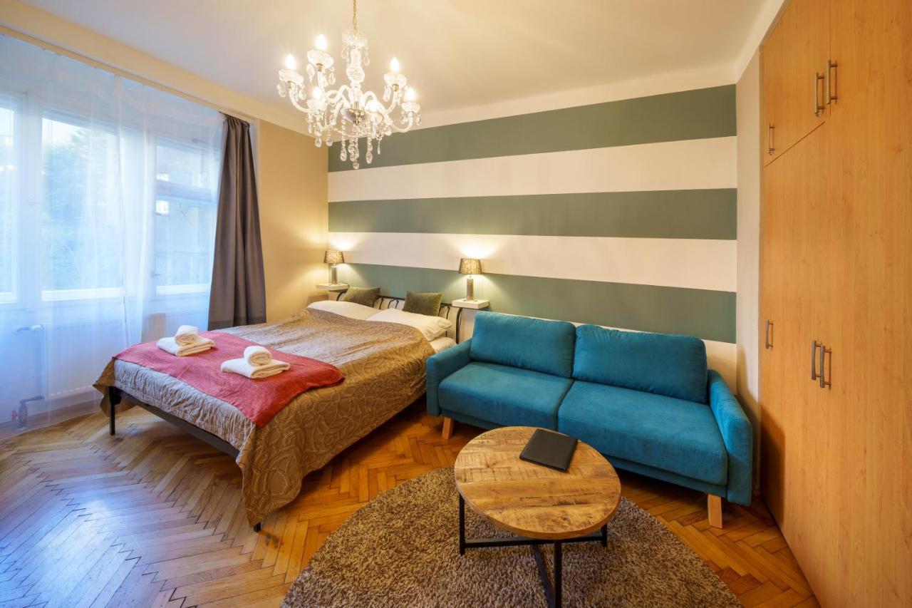 Dlouha Apartment With Balcony Prag Exteriör bild