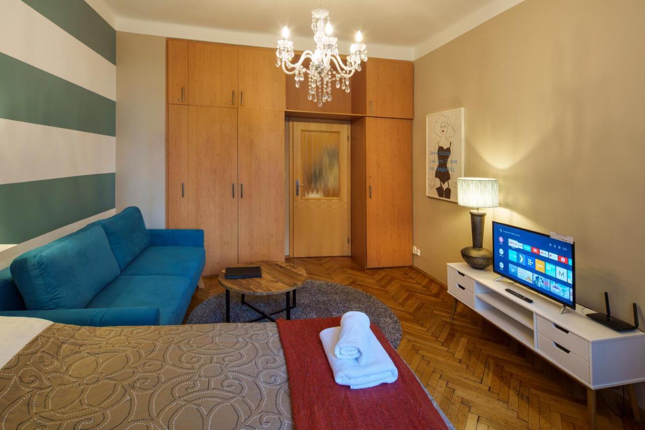 Dlouha Apartment With Balcony Prag Exteriör bild