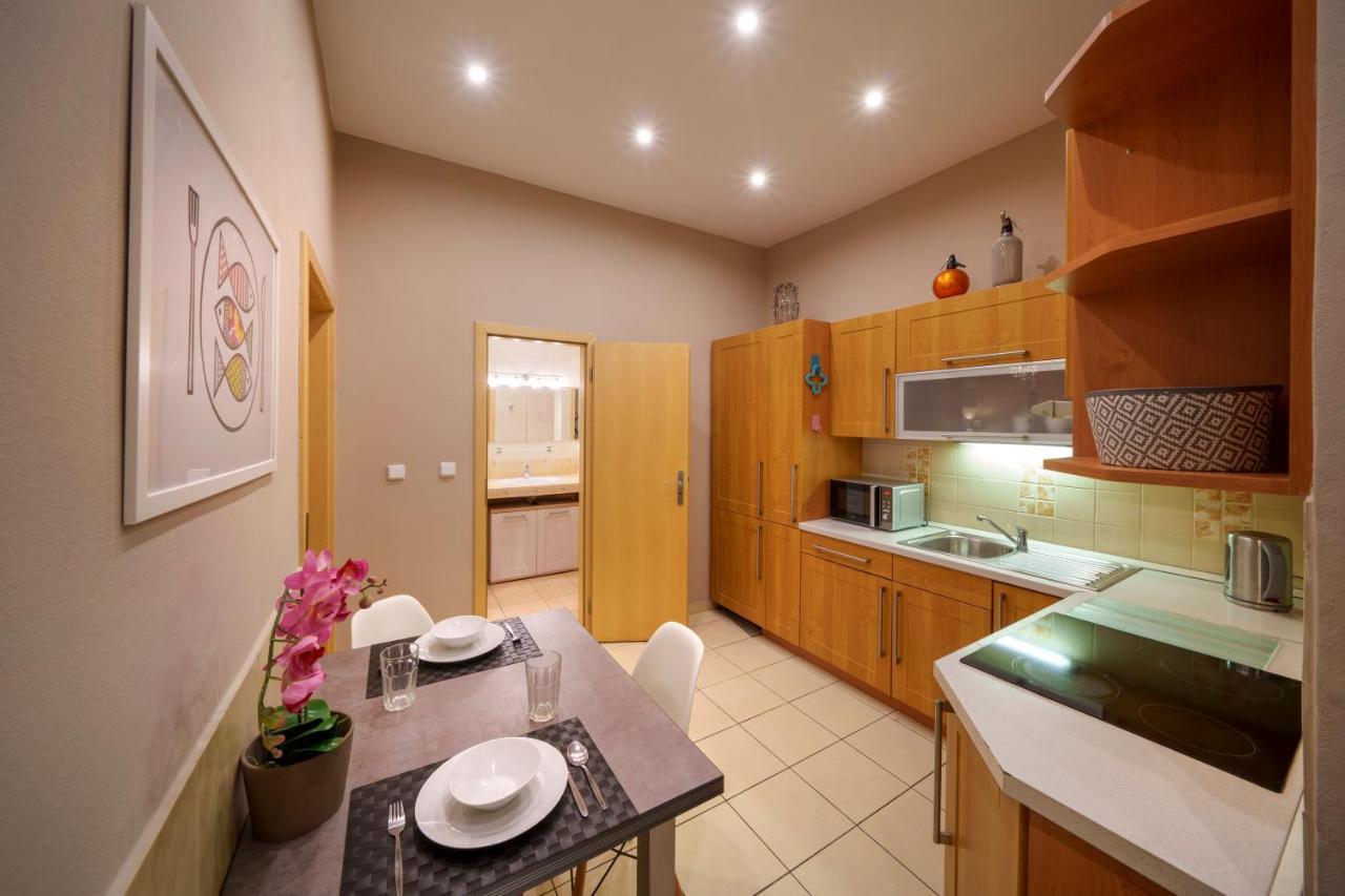 Dlouha Apartment With Balcony Prag Exteriör bild