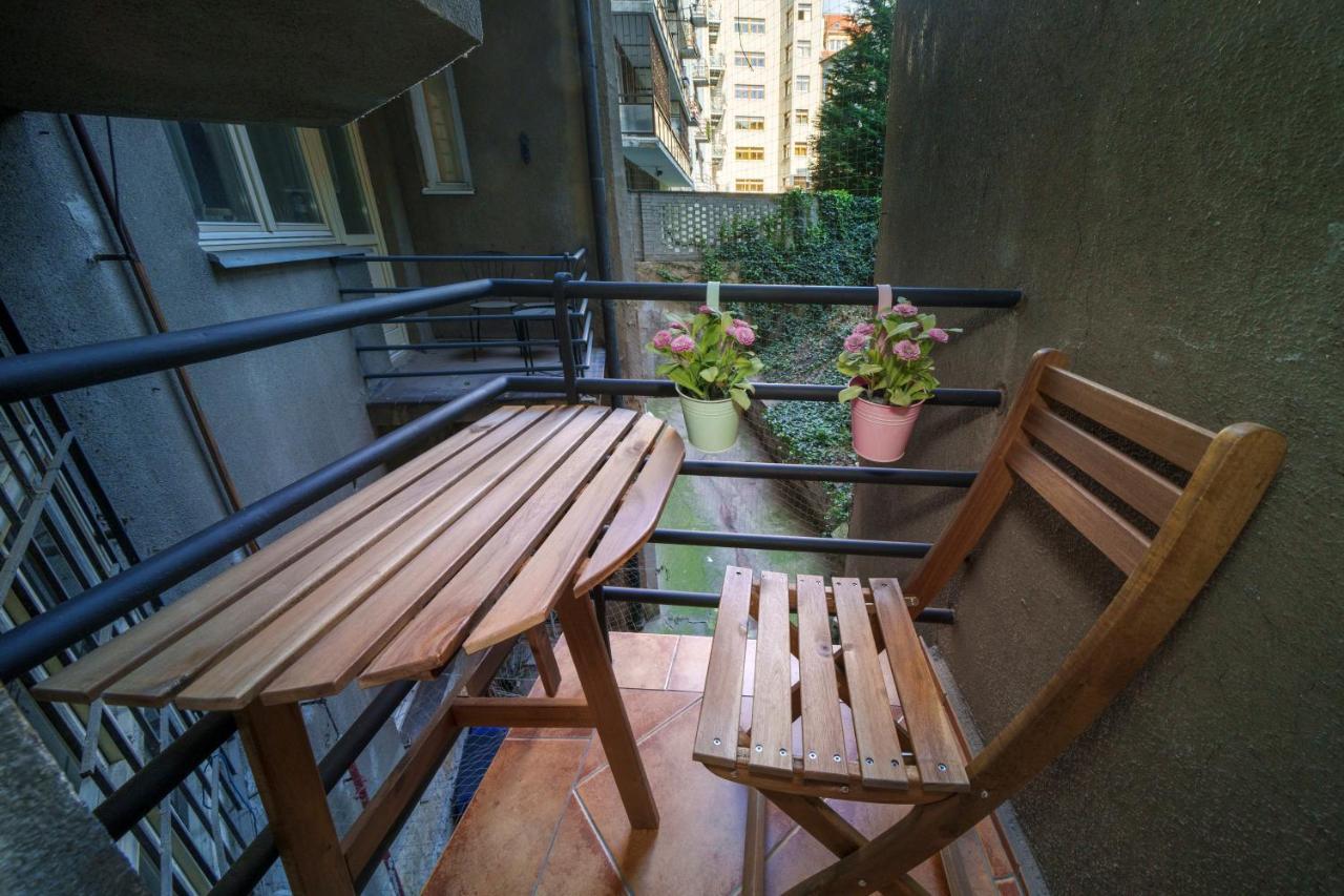 Dlouha Apartment With Balcony Prag Exteriör bild