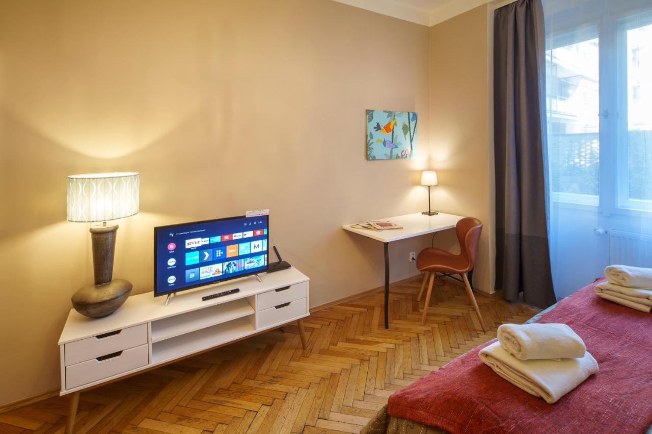 Dlouha Apartment With Balcony Prag Exteriör bild