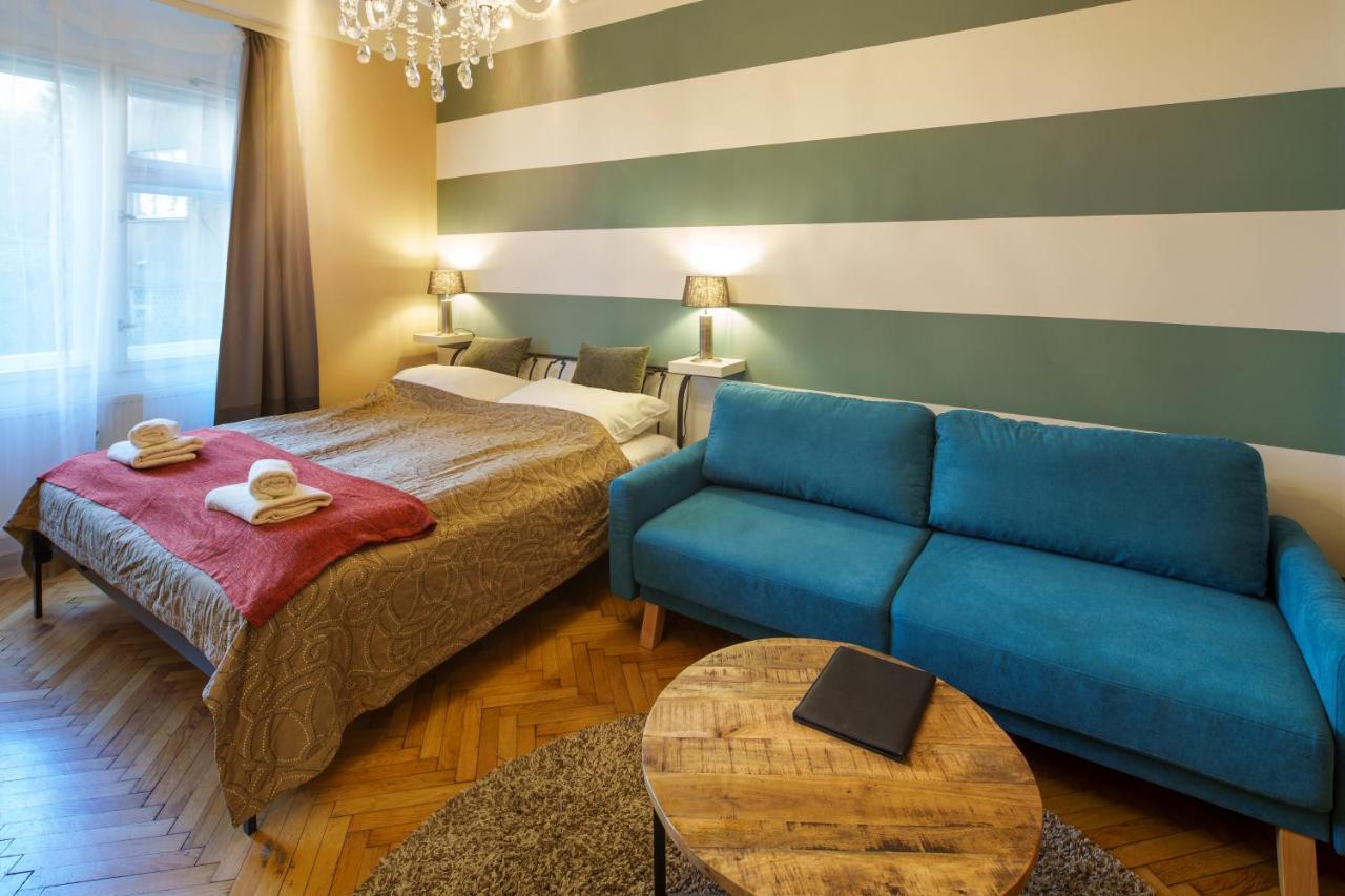 Dlouha Apartment With Balcony Prag Exteriör bild