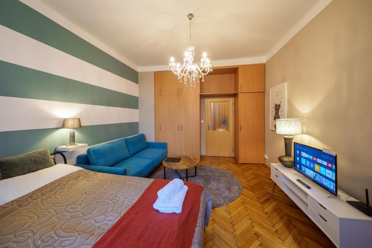 Dlouha Apartment With Balcony Prag Exteriör bild